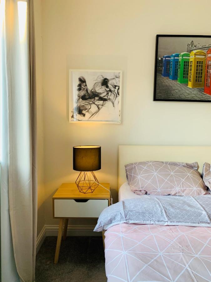 Alpha, Private Double Room, City Centre, Free Parking, Sittingbourne, Kent Extérieur photo